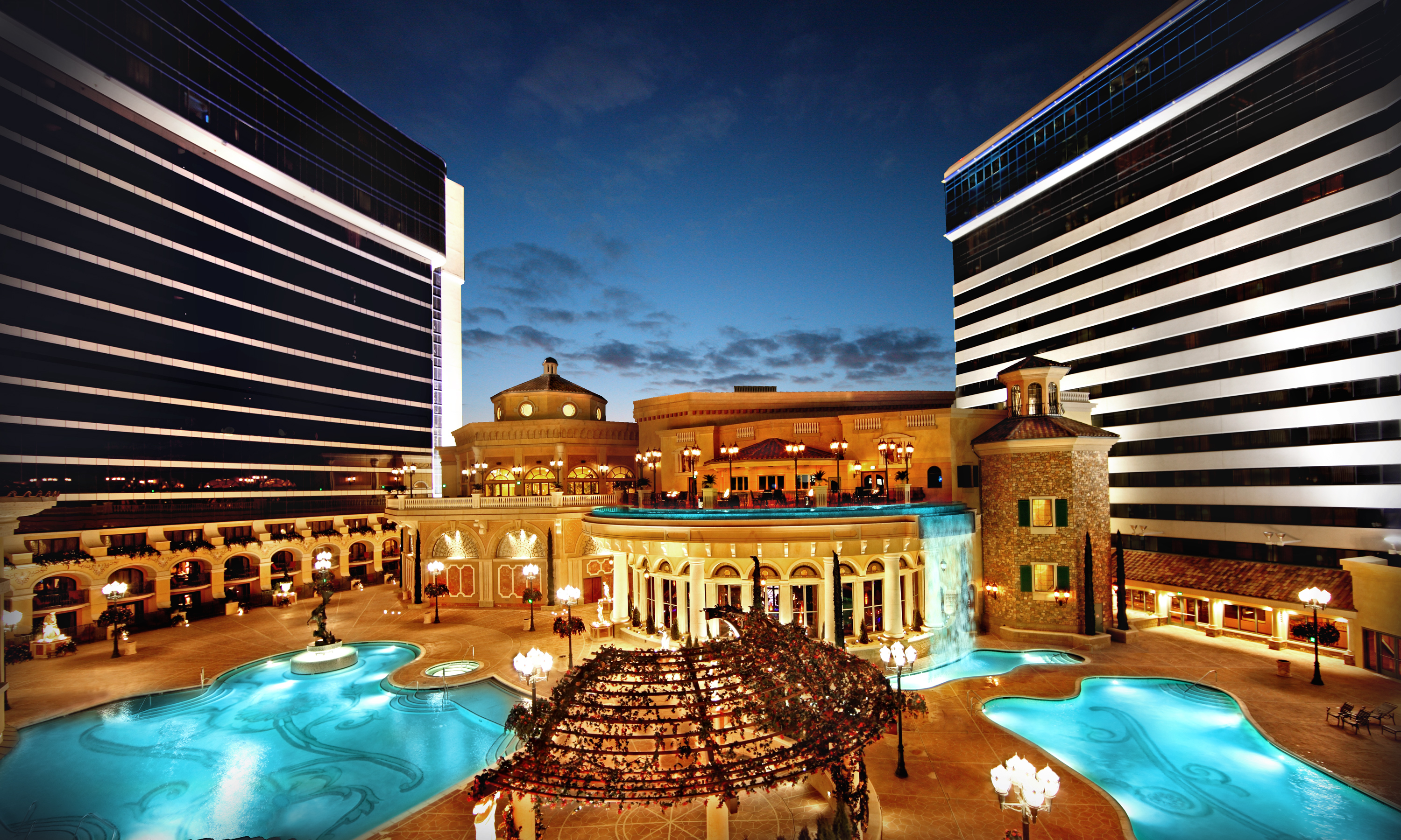 Vegas Style Luxury at the Peppermill Resort in Reno